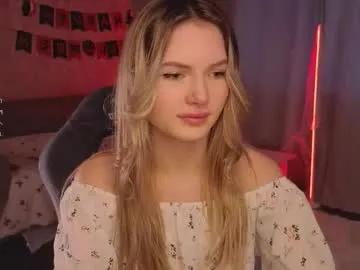 evilyn_next_door from Chaturbate