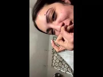 juicyonjuicy2323 from Chaturbate