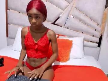 kiaramoons from Chaturbate