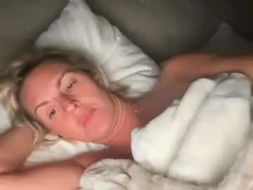 lickseeandbemee from Chaturbate