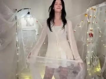 moment_with_mee from Chaturbate