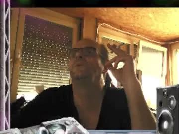 r_2d2_ from Chaturbate