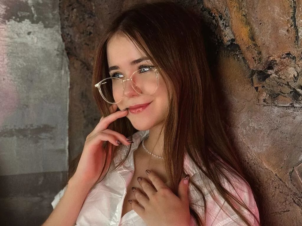 CharilWilsun from LiveJasmin