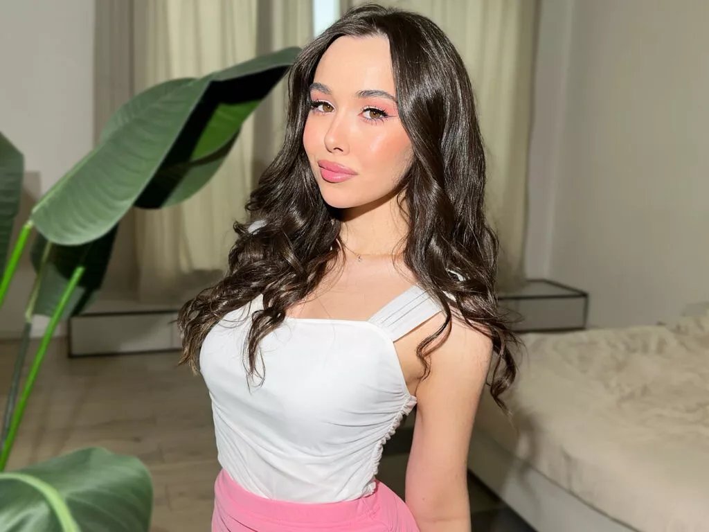 MiaYani from LiveJasmin