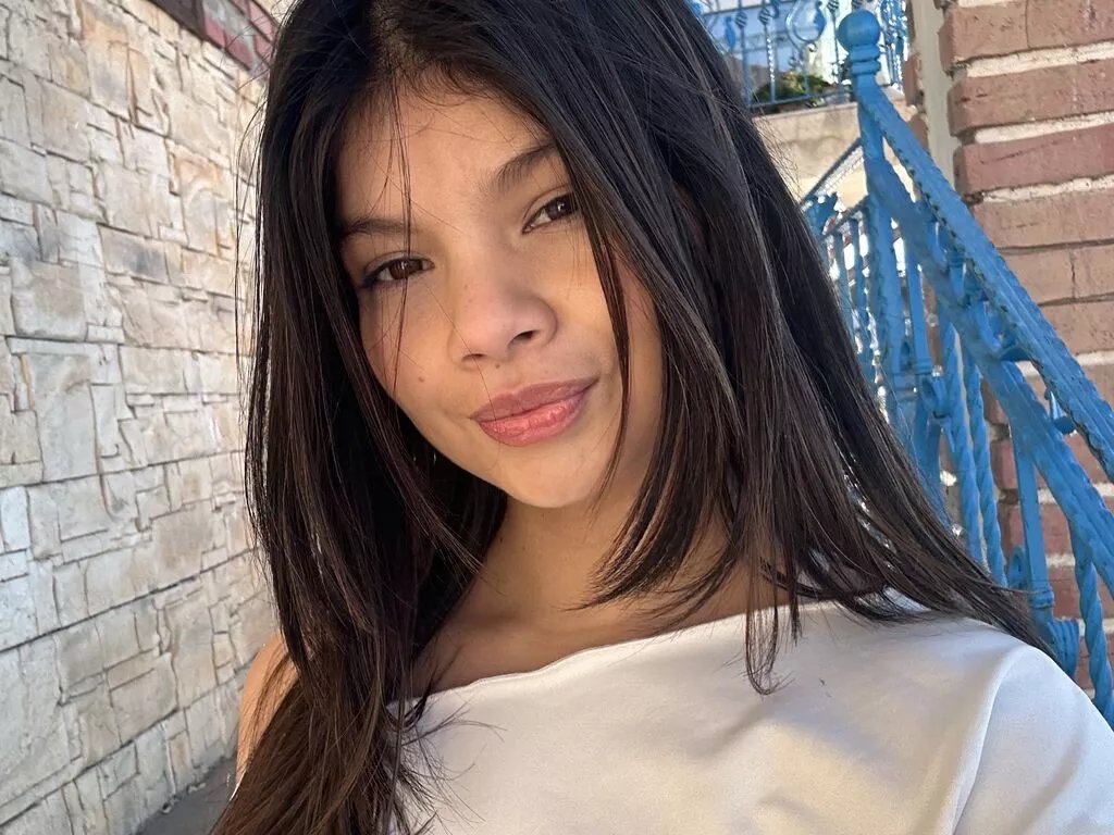 SolHill from LiveJasmin