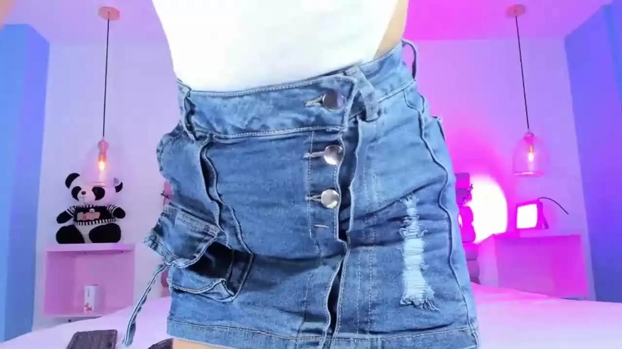 Discover cute camslut AbbyCoopr AbbyCoopr from Streamray