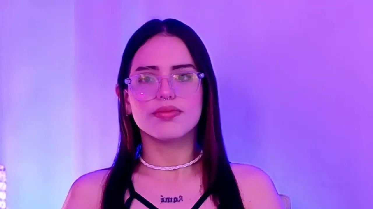 Explore cute performer AleRose AleRose from Streamray