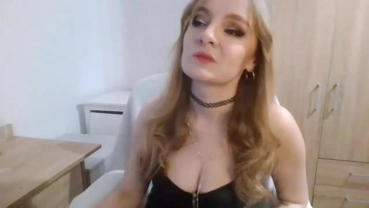Hot AlmaFantasy wants you to fuck her body now AlmaFantasy from Streamray