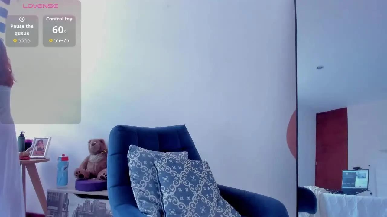 Masturbate to naked camslut AvaCollins AvaCollins from Streamray