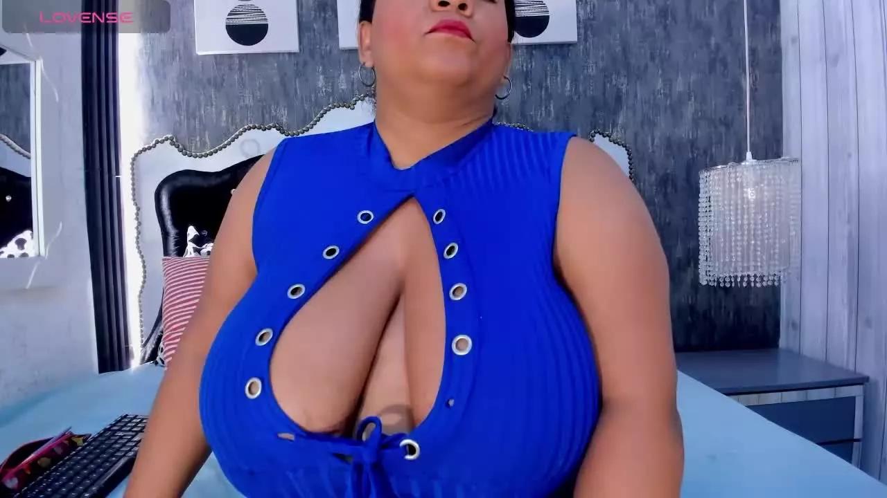 Dajanaaroa18 on Streamray 