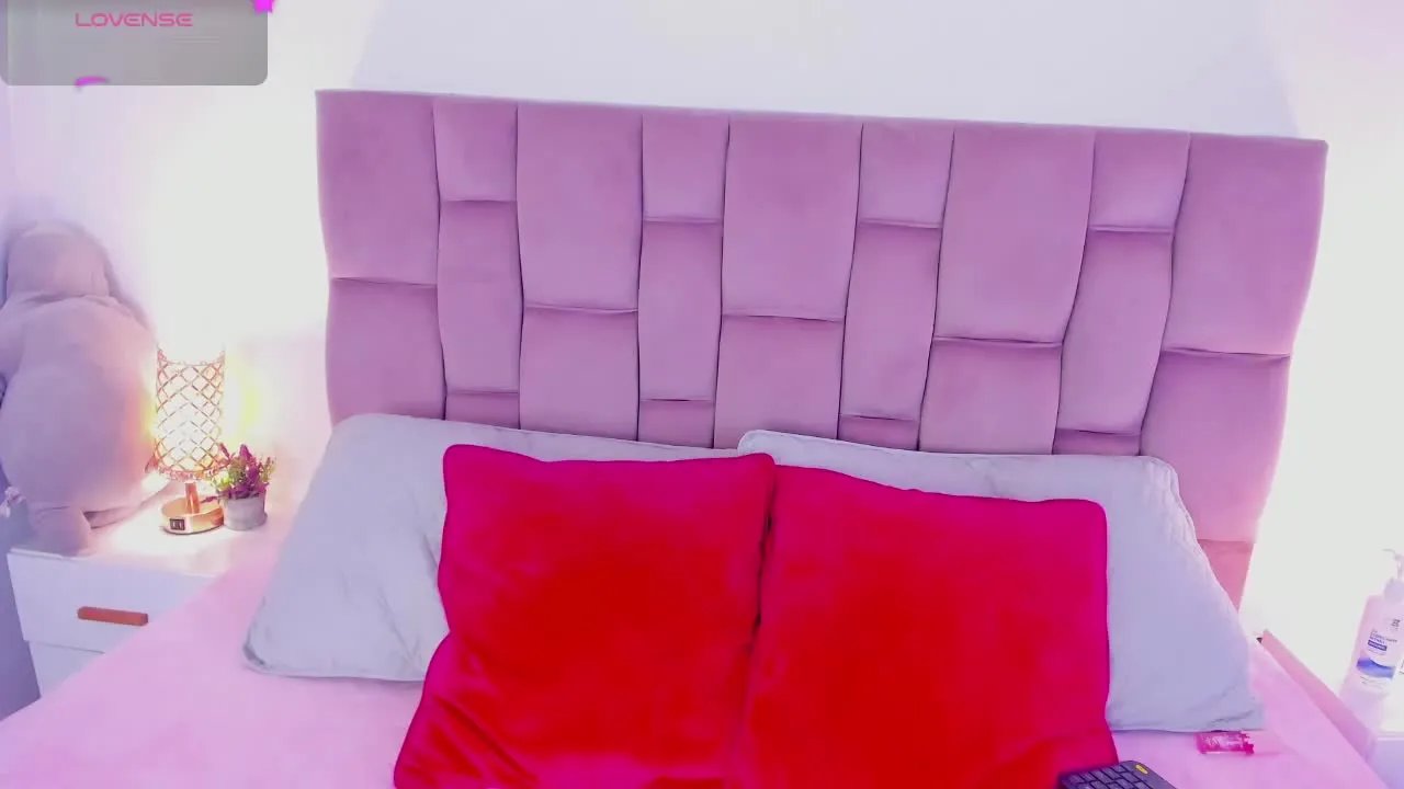 Masturbate to naked camslut Daliaternura daliaternura from Streamray