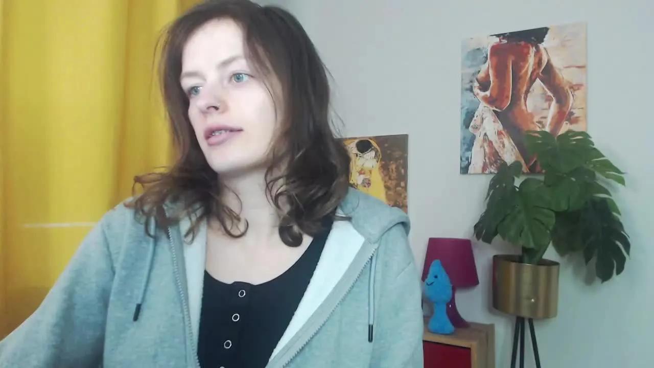 Discover cute stripper EroticNADINE eroticNADINE from Streamray