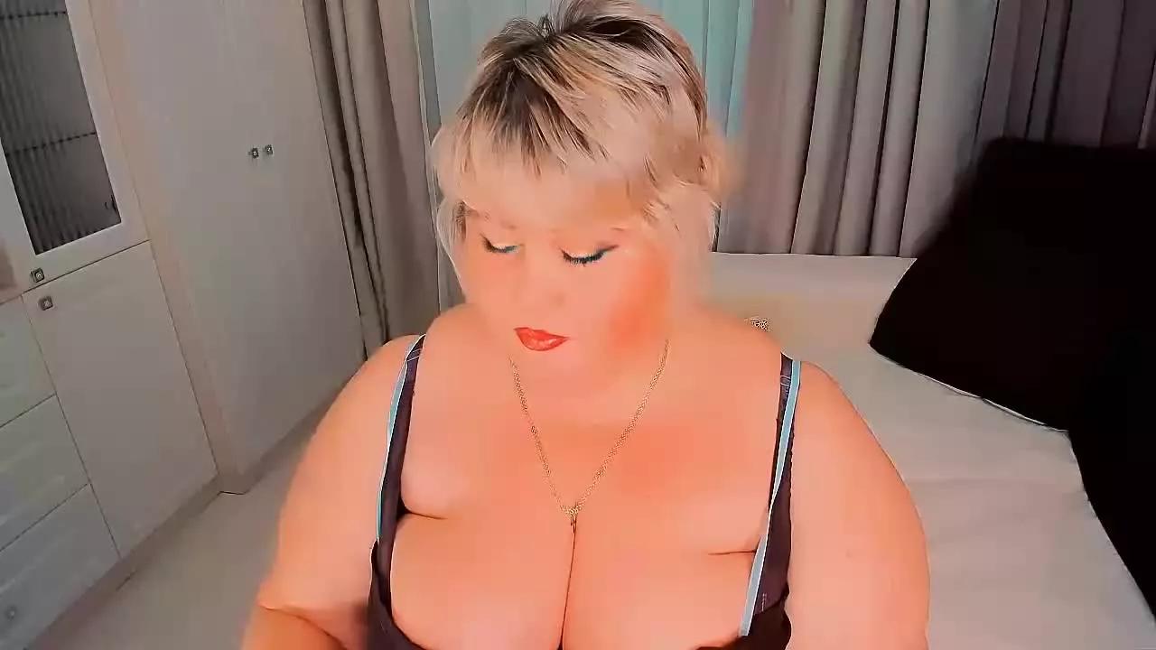 Huge_Booobs on Streamray 