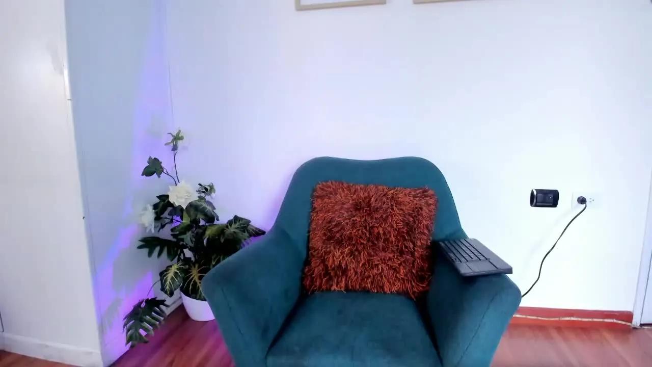 Cute LahannaKimissh wants you to fuck her body now LahannaKimissh from Streamray