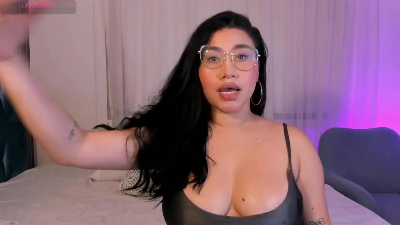 Join cute model LeylaStones LeylaStones from Streamray