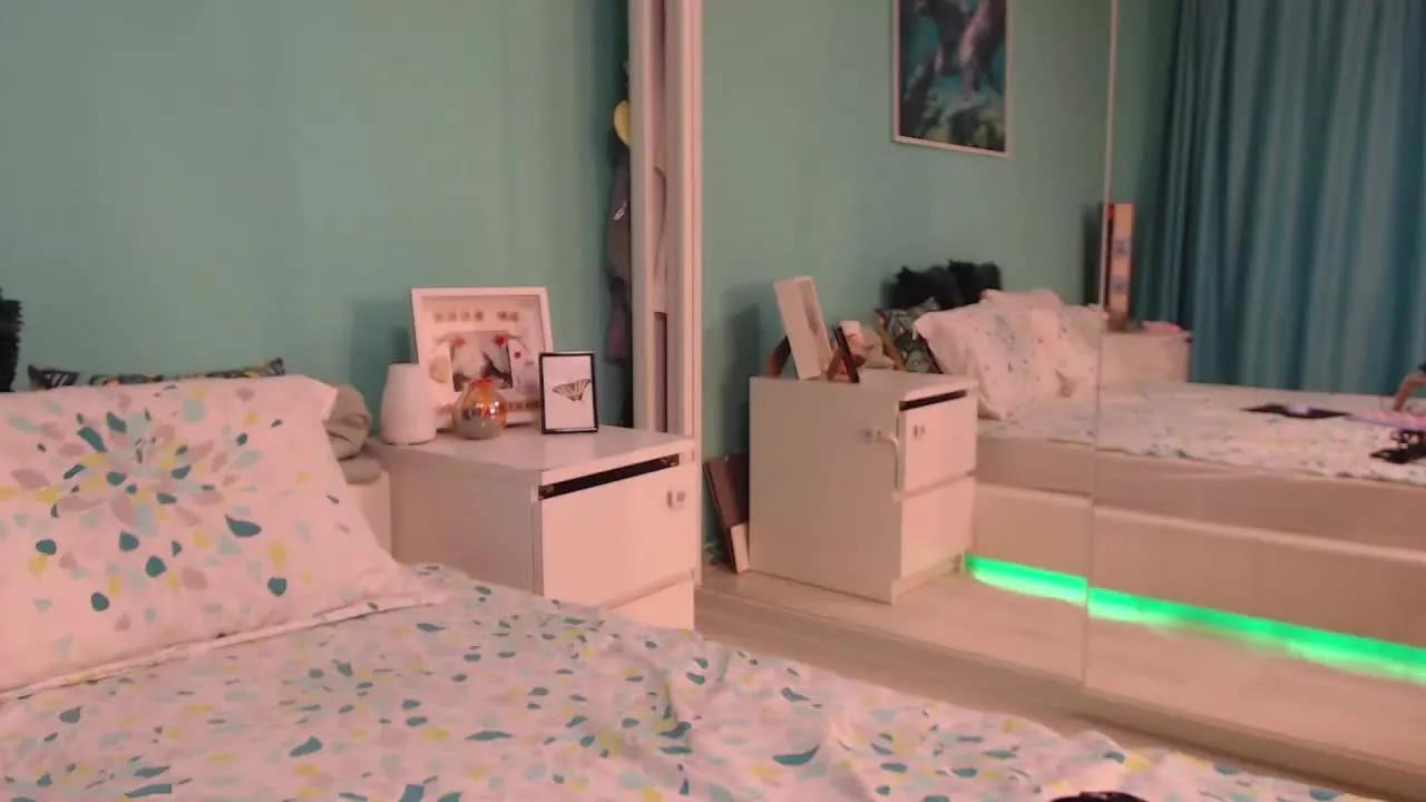 LongLegsBlondeee from Streamray