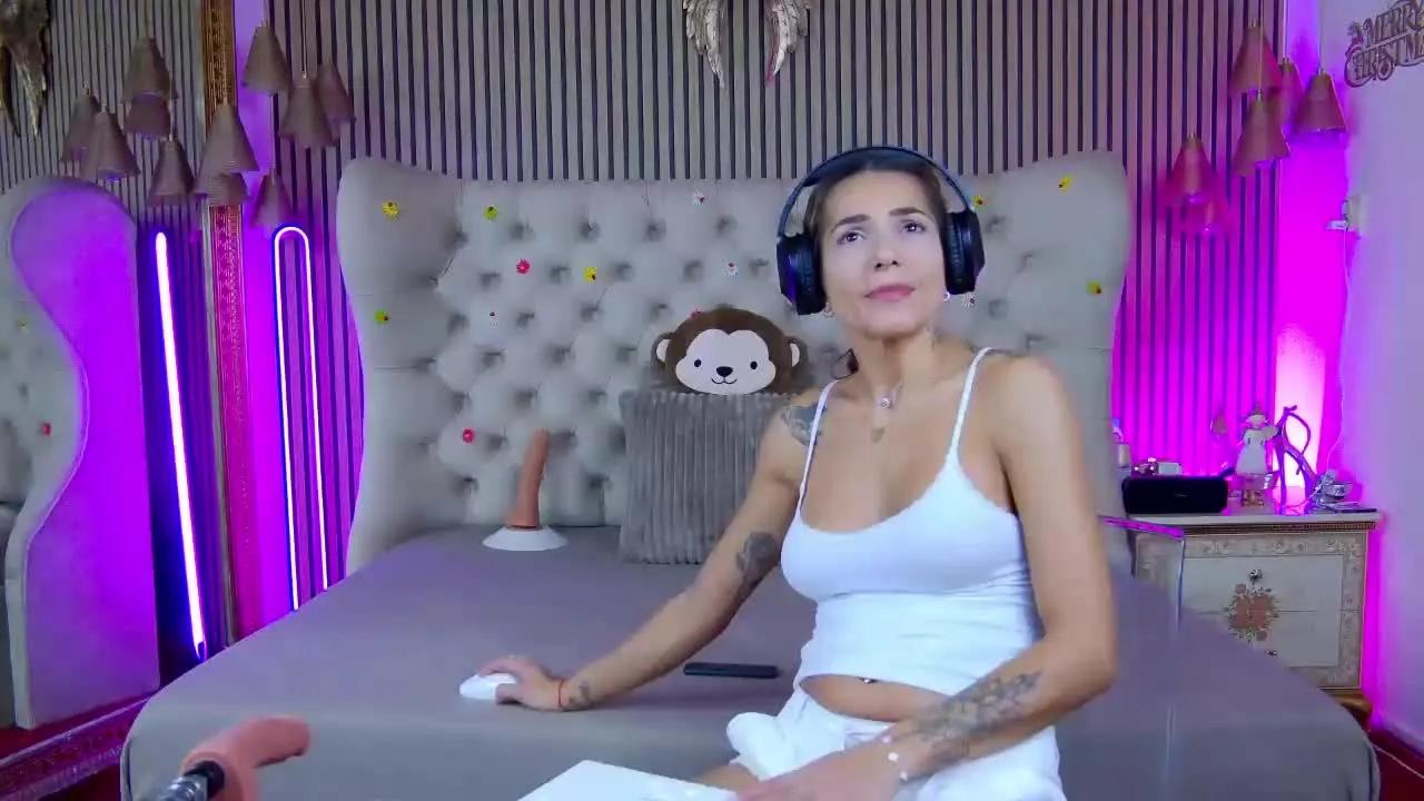 Explore PatriciaJenner, she wants to masturbate for you PatriciaJenner from Streamray