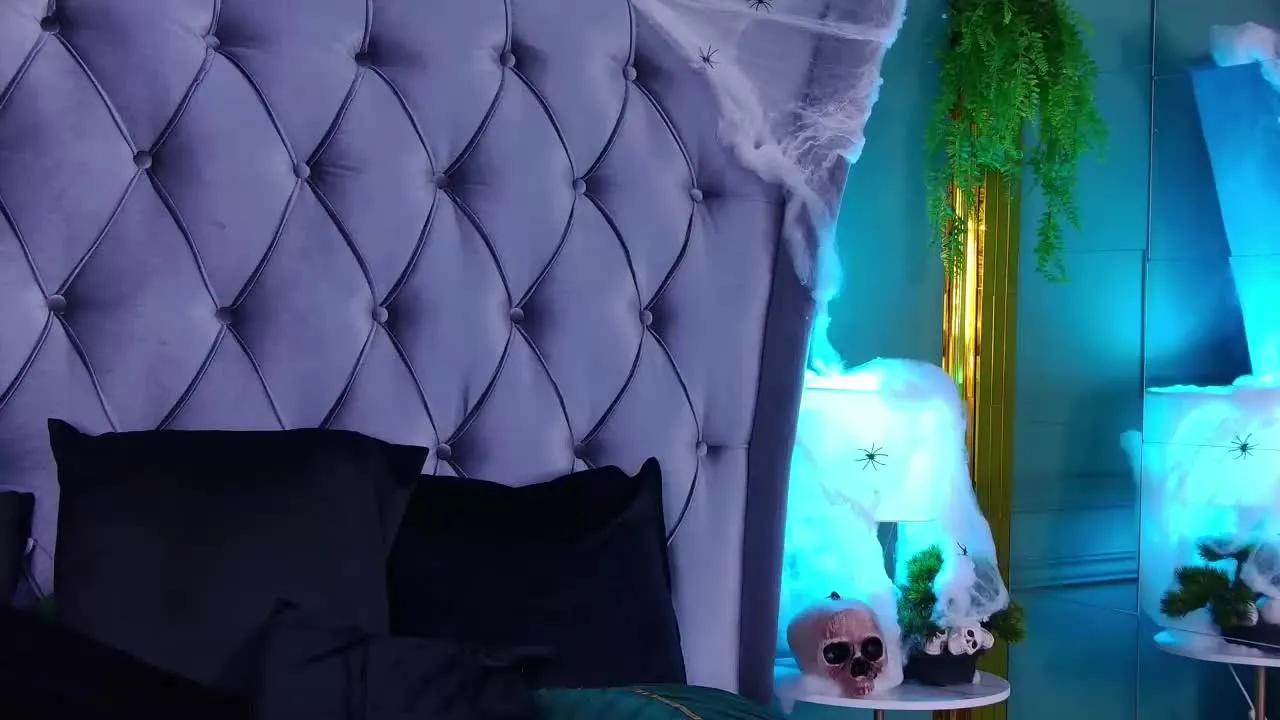 Join sweet performer SierraRain SierraRain from Streamray