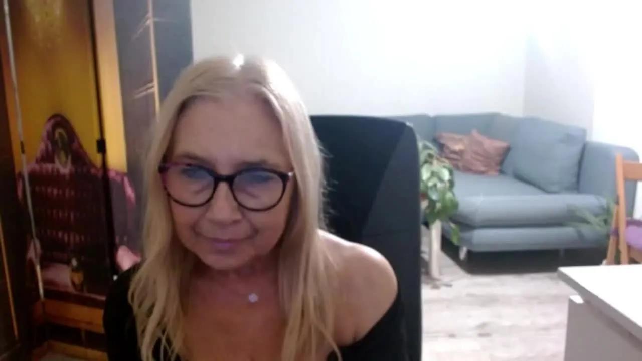 Sexy SofiaTease wants you to fuck her body now SofiaTease from Streamray