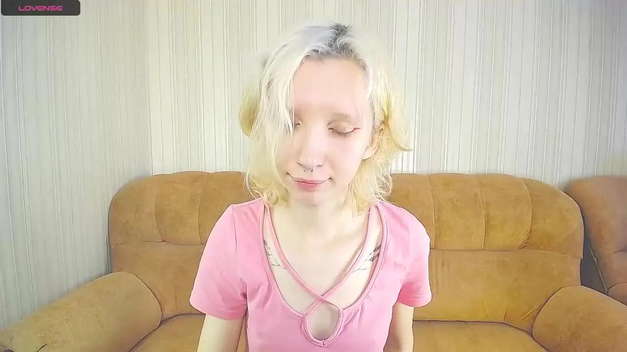 Try Tomorrow_me, she wants to masturbate for you Tomorrow_me from Streamray