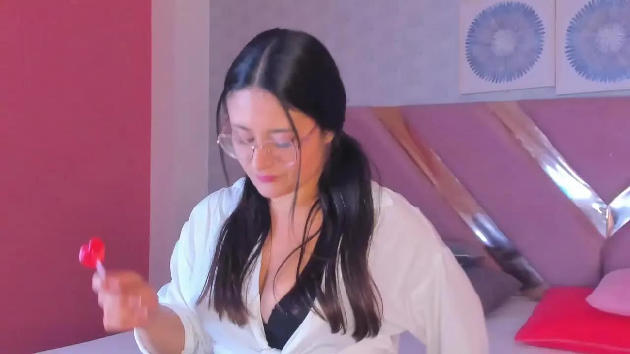 Checkout VeraSteel, she wants to masturbate for you VeraSteel from Streamray