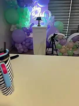 Masturbate to 23 years old Alirawrz from StripChat Alirawrz from StripChat