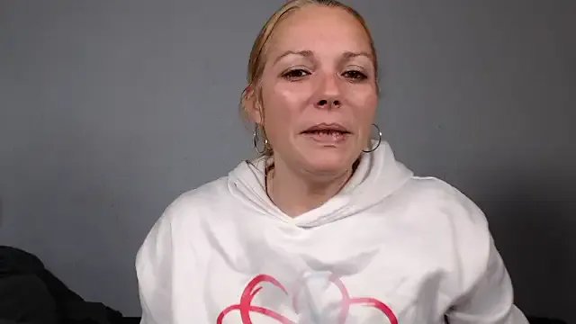 Doucelouve9 from StripChat