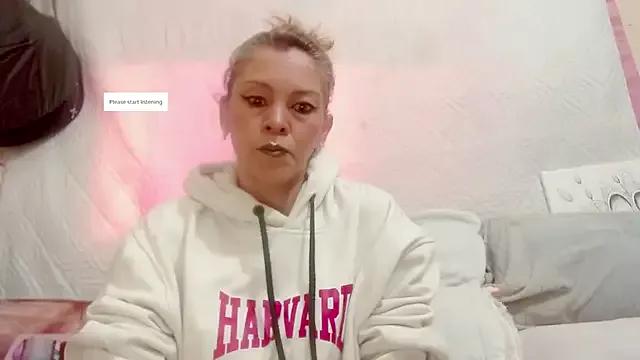 electra-mommy from StripChat