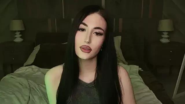 EmmaLawrens on StripChat 