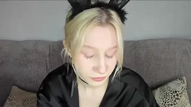 Join EnigmaSee, she wants to masturbate for you EnigmaSee from StripChat