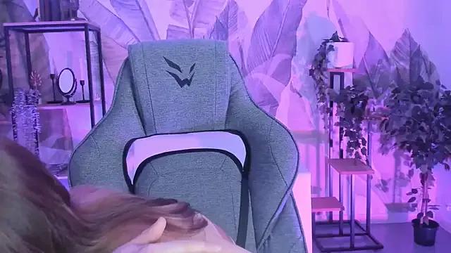 FameyBlum from StripChat