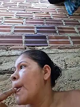 hotmom33 from StripChat