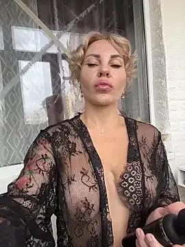 Admire slutty model Hotnessi Hotnessi from StripChat