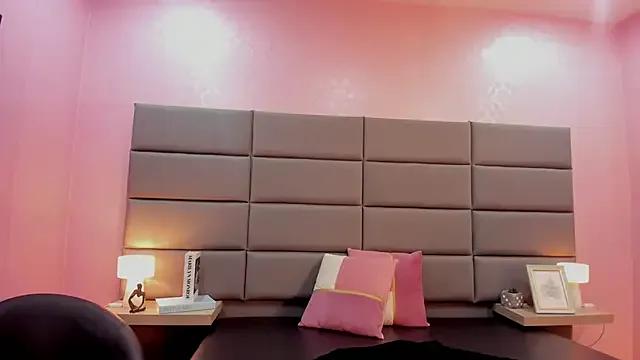 Isabella_Marsh from StripChat