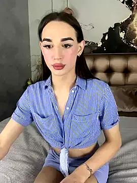 IzzyPizzy69 from StripChat