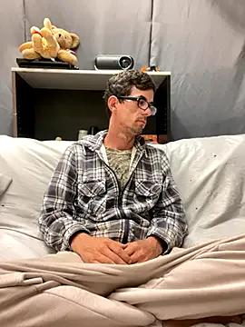 Masturbate to slutty camwhore Joeiandola joeiandola from StripChat