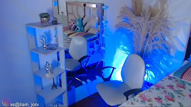 Jonesliam23 from StripChat