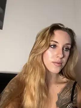 LaraHorneyy from StripChat