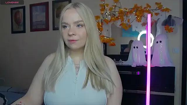 LisaCandy1 from StripChat