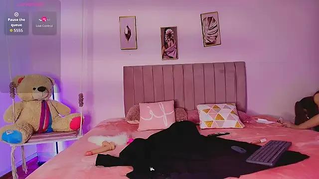 Discover Little_ellie_1, she wants to masturbate for you little_ellie_1 from StripChat