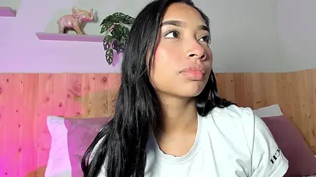 MissPocahontass from StripChat