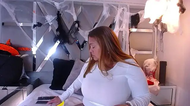 MonzerratBoyer from StripChat