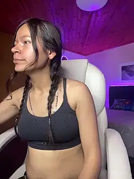 Ninffa_pinkk21 from StripChat