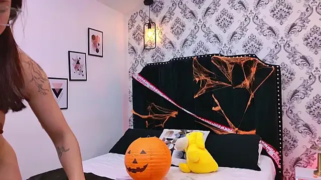 SaaraBrown from StripChat