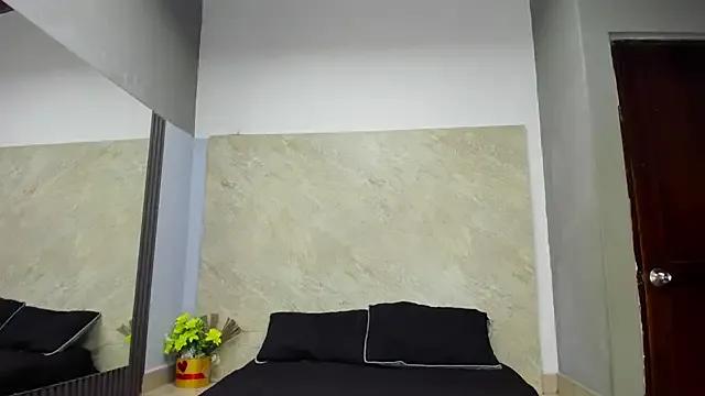 Sarahh-19 from StripChat