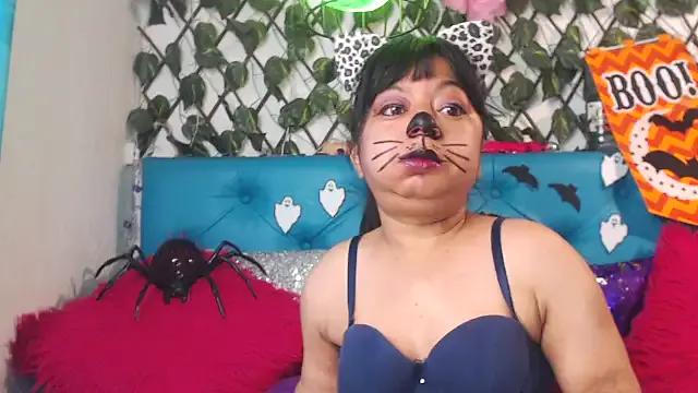 Try SARAWILLS, she wants to masturbate for you SARAWILLS from StripChat