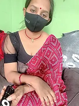 SareeQween143 from StripChat