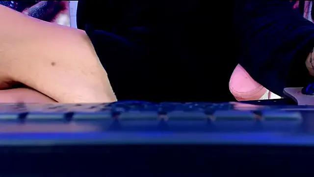 SelfSuck9inchs from StripChat