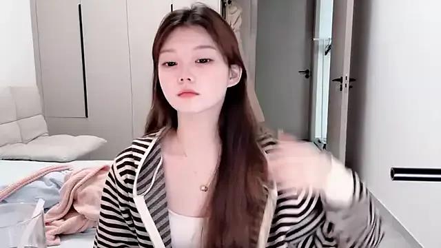 Explore cute escort Yang-yang-yang yang-yang-yang from StripChat