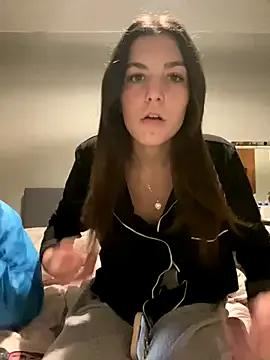 YoungCouple2007 from StripChat